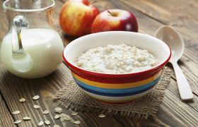Infant porridge cereal with apple