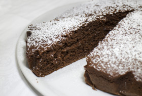 Light chocolate cake