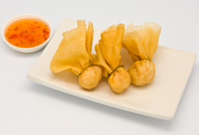 Mango spring rolls