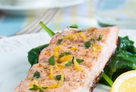 Fish en papillote with spinach