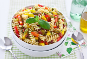 Pasta, cherry tomato and pepper salad